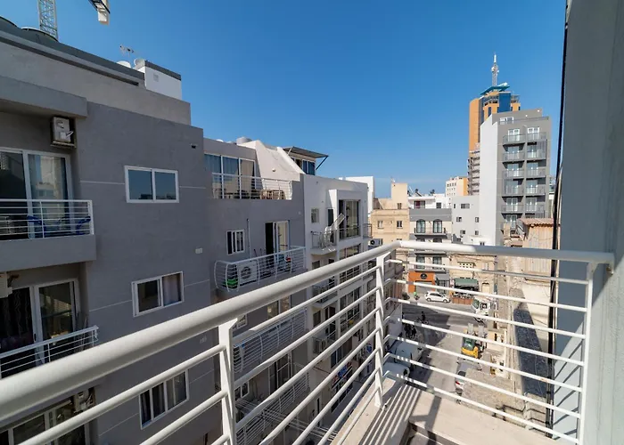 Premier Court St. Julian's