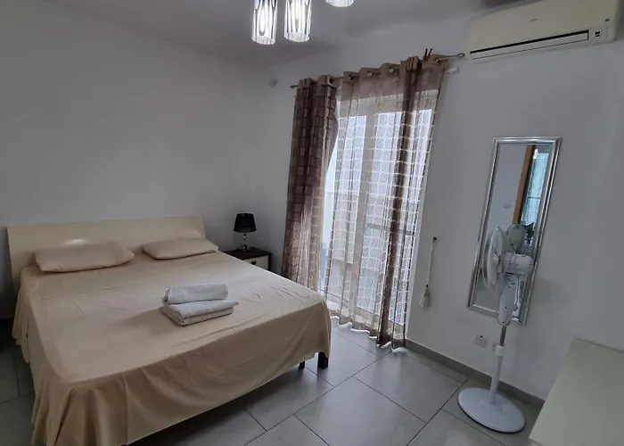 Lägenhet Premier Court