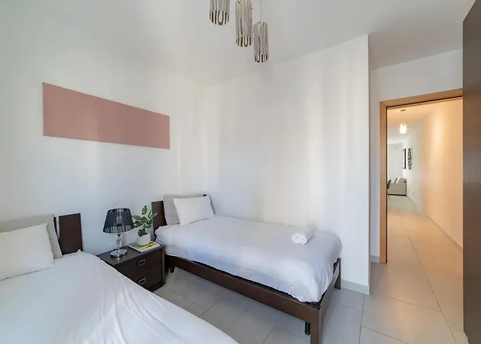 Lägenhet Premier Court