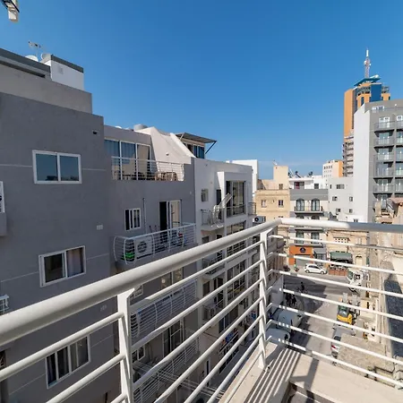 Premier Court Saint Julian's