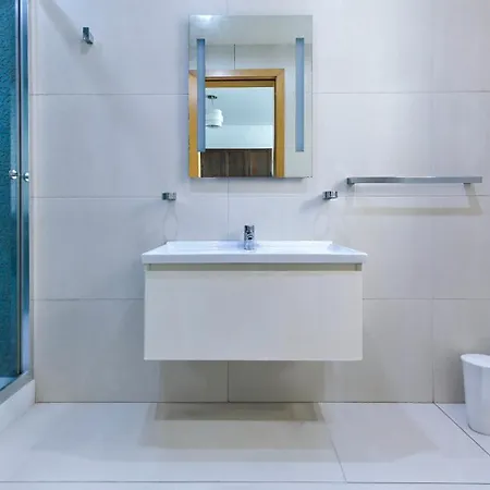 Premier Court Apartment *
